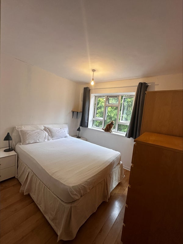 Room Edensor Gardens in Greater London