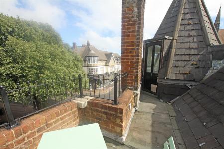 Flat The Crescent in Bournemouth