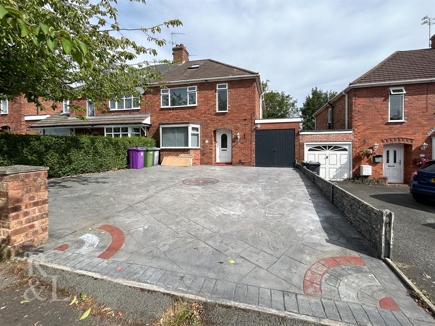 House Springhill Grove in Wolverhampton