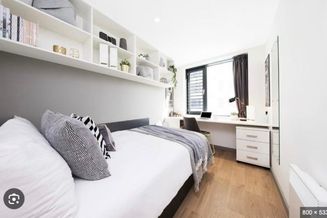 Room Merrion Way in Leeds