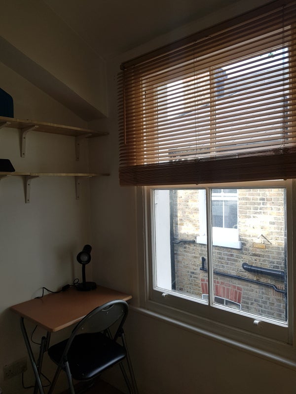 Room Cato Road in Greater London