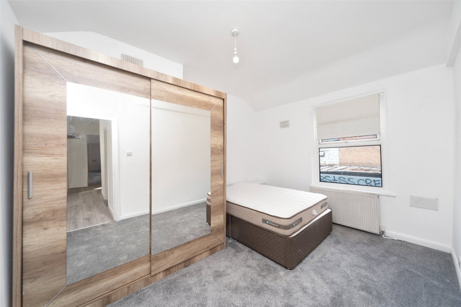 Flat Cambridge Heath Road in Greater London