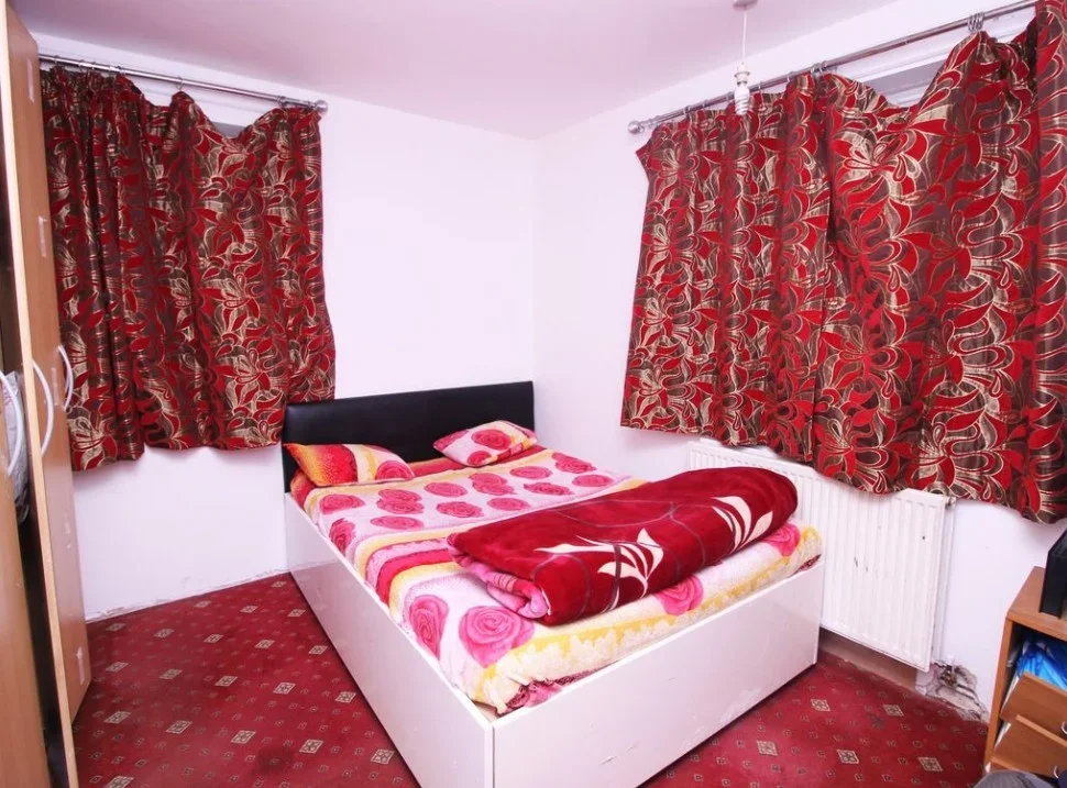 Flat Cranleigh Gardens in Greater London