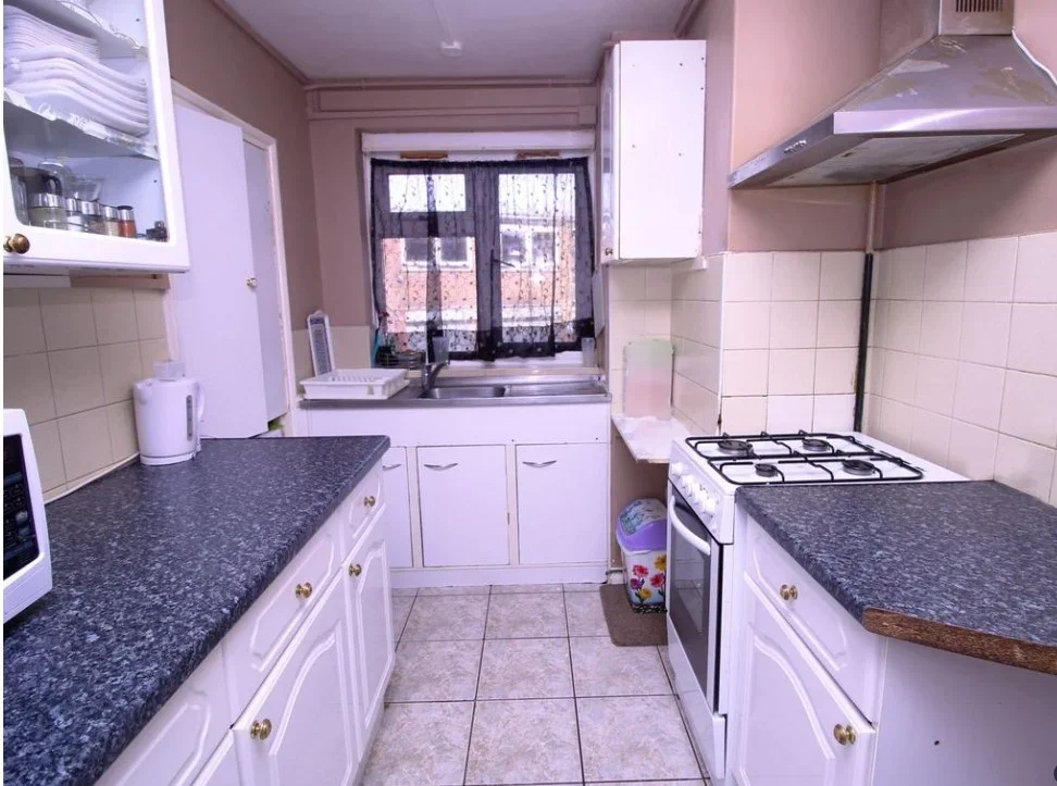 Flat Cranleigh Gardens in Greater London