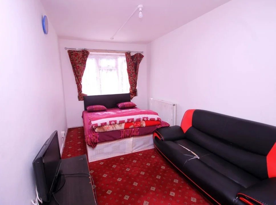 Flat Cranleigh Gardens in Greater London