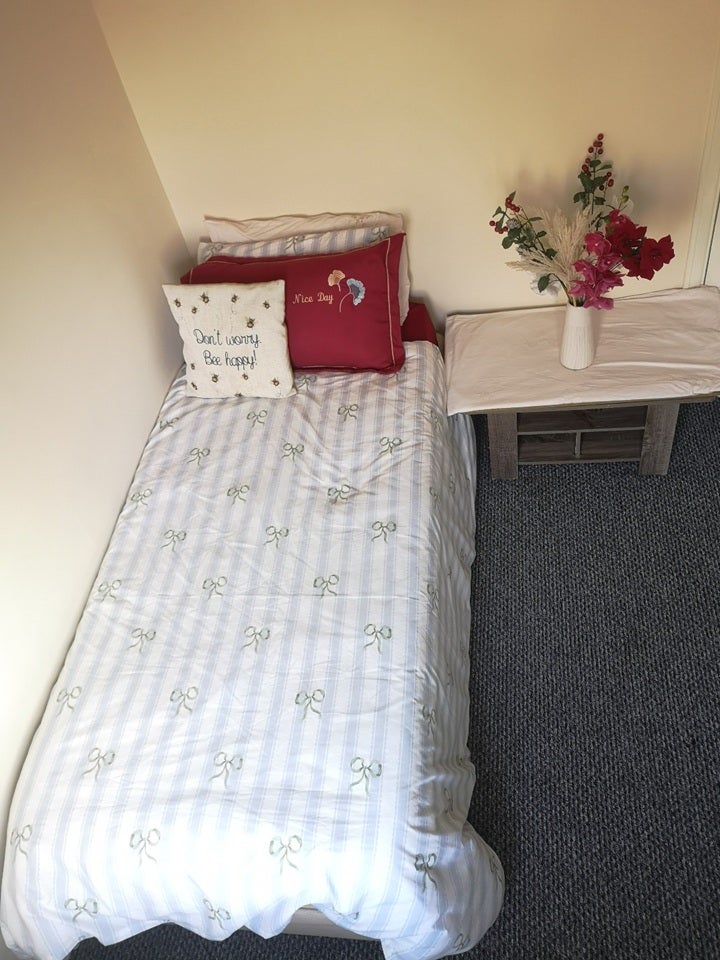 Room Chatsworth Crescent in Greater London