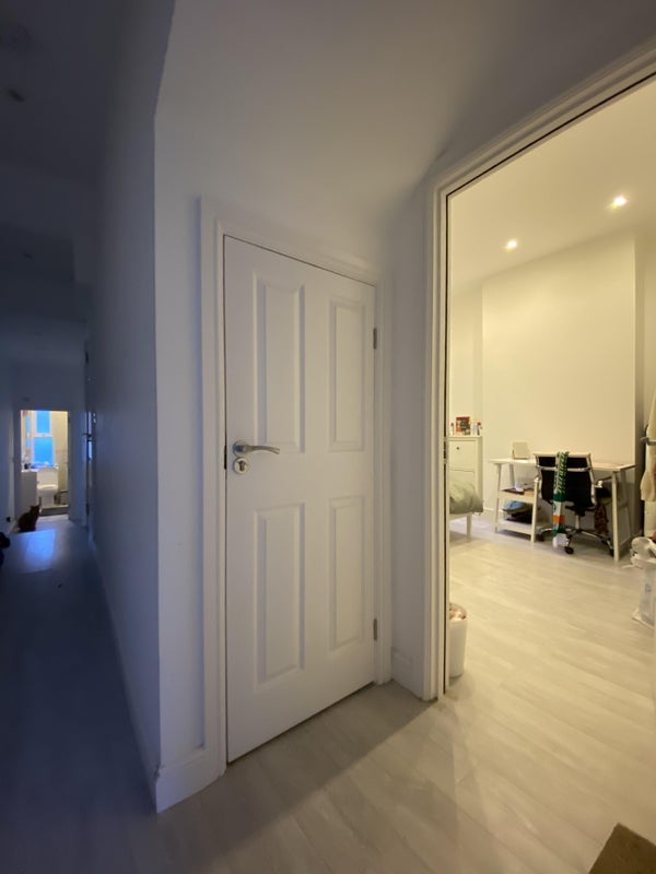 Room Tottenham Lane in Greater London