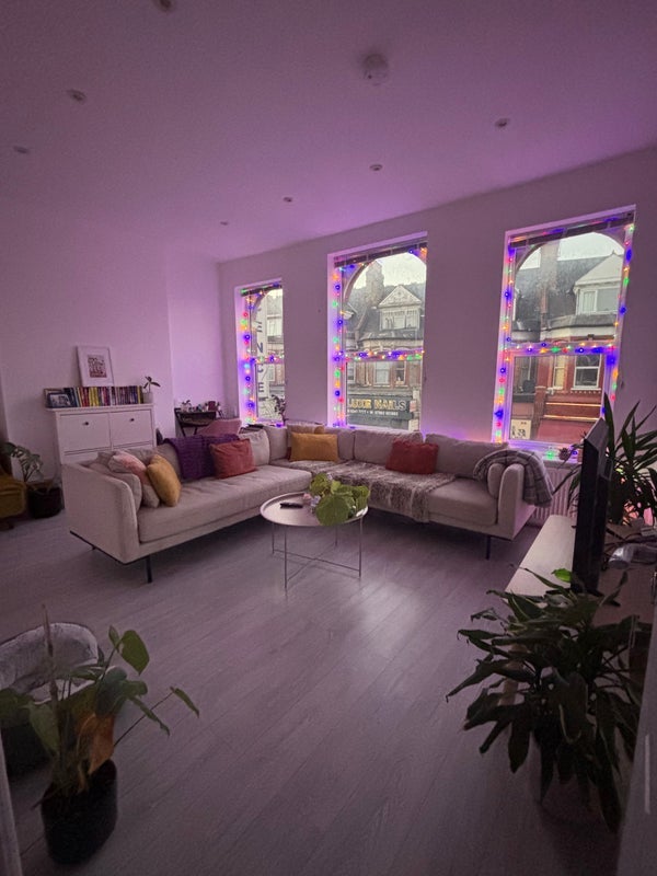 Room Tottenham Lane in Greater London