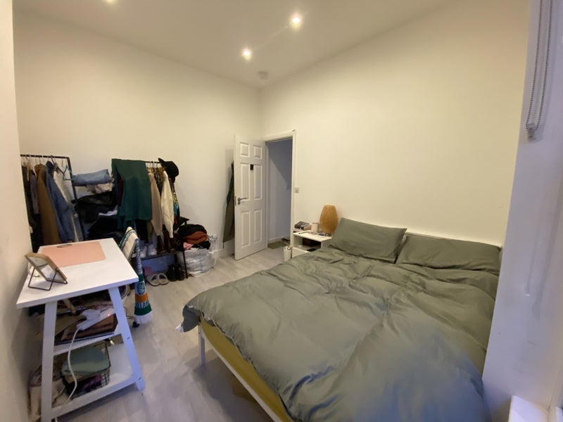 Room Tottenham Lane in Greater London