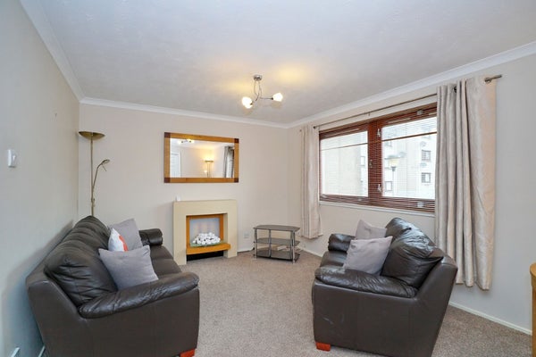 Flat Urquhart Terrace in Aberdeen City