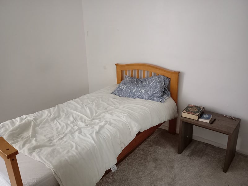 Room Yarmouth Crescent in Greater London