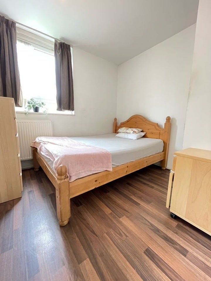 Flat Highbury Hill in Greater London