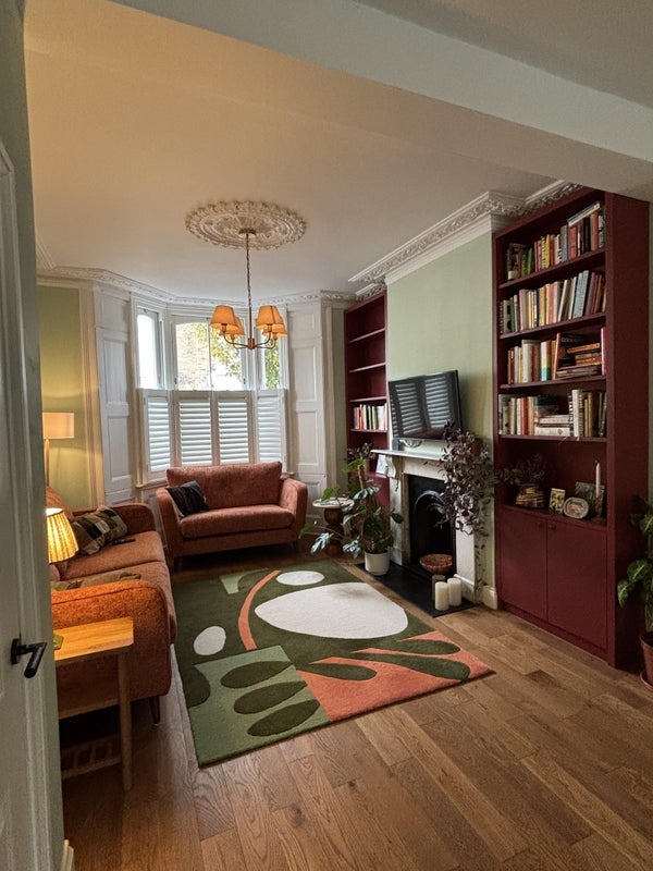Room Strahan Road in Greater London