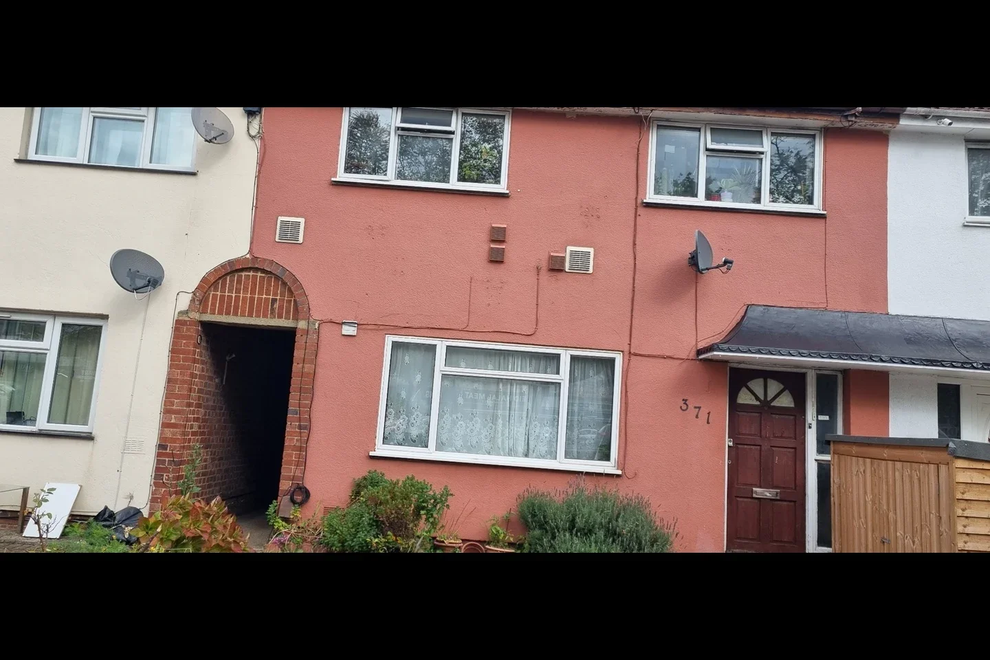 Flat Bath Road in Greater London