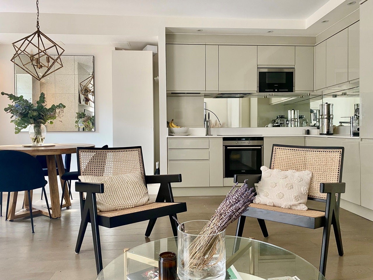 Flat Goldhawk Road in Greater London