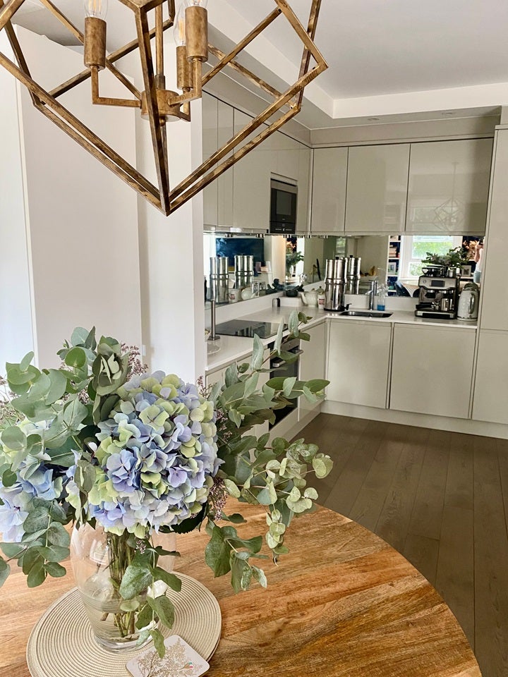 Flat Goldhawk Road in Greater London