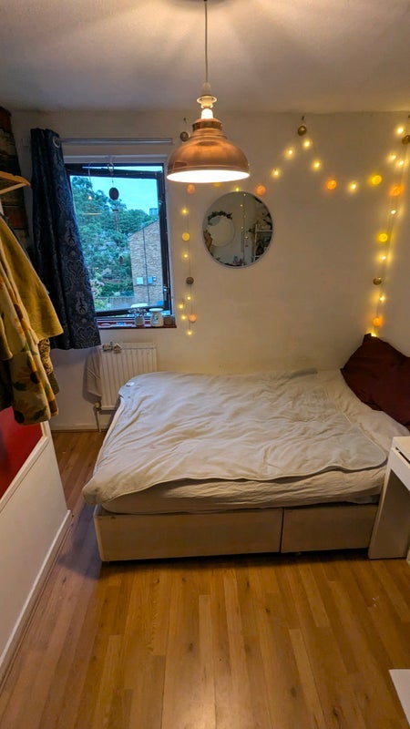 Flat Maysoule Road in Greater London