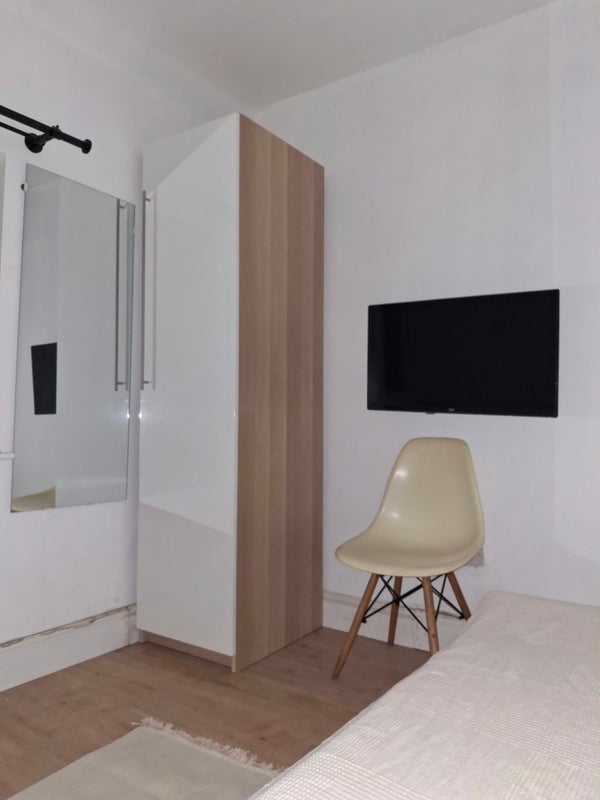 Room Ascot Road in Bristol
