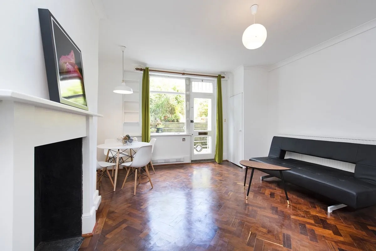 Flat Highbury Hill in Greater London