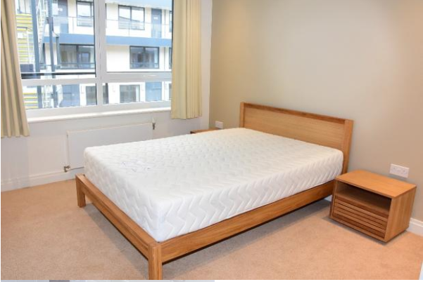 Flat Blyth Road in Greater London