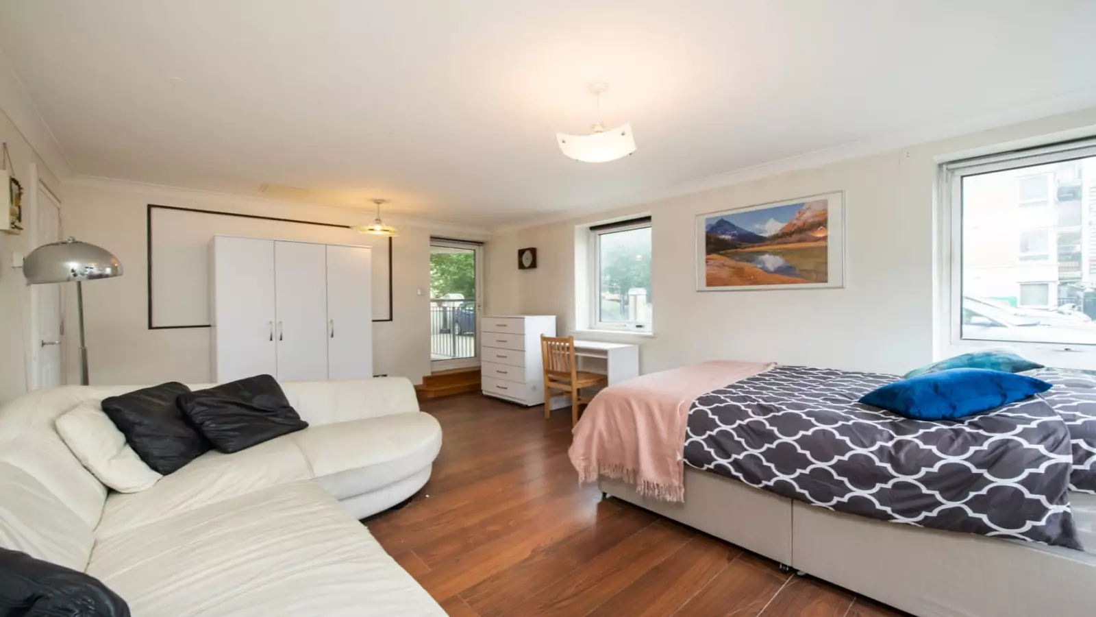 Room Newport Avenue in Greater London