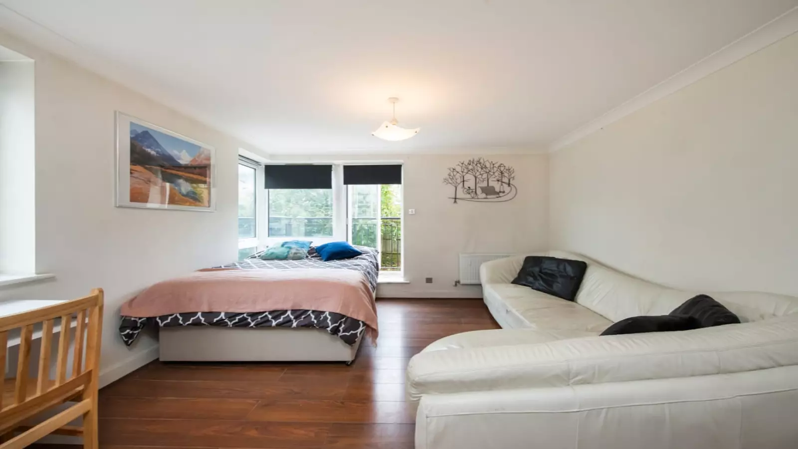 Room Newport Avenue in Greater London