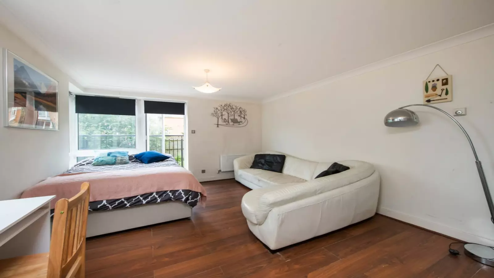 Room Newport Avenue in Greater London