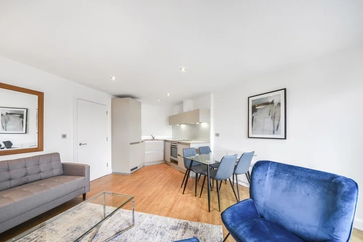 Flat Festubert Place in Greater London