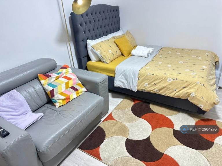 Room Botwell Lane in Greater London