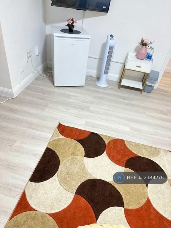 Room Botwell Lane in Greater London