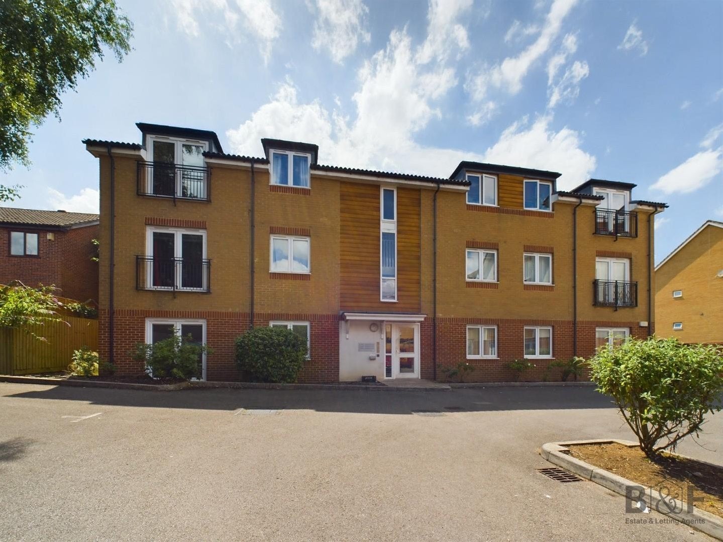 Flat Hollybrook Park in Bristol