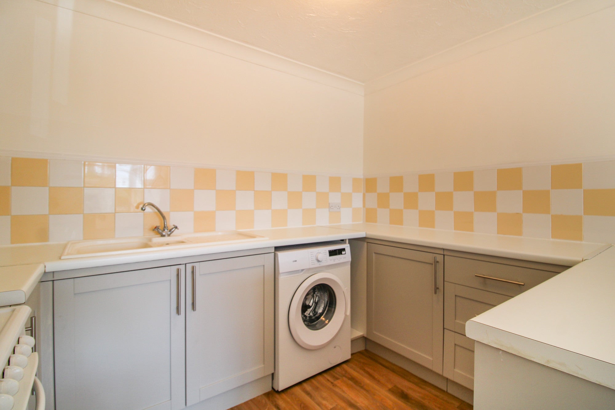Flat Newport Road in Rushmoor