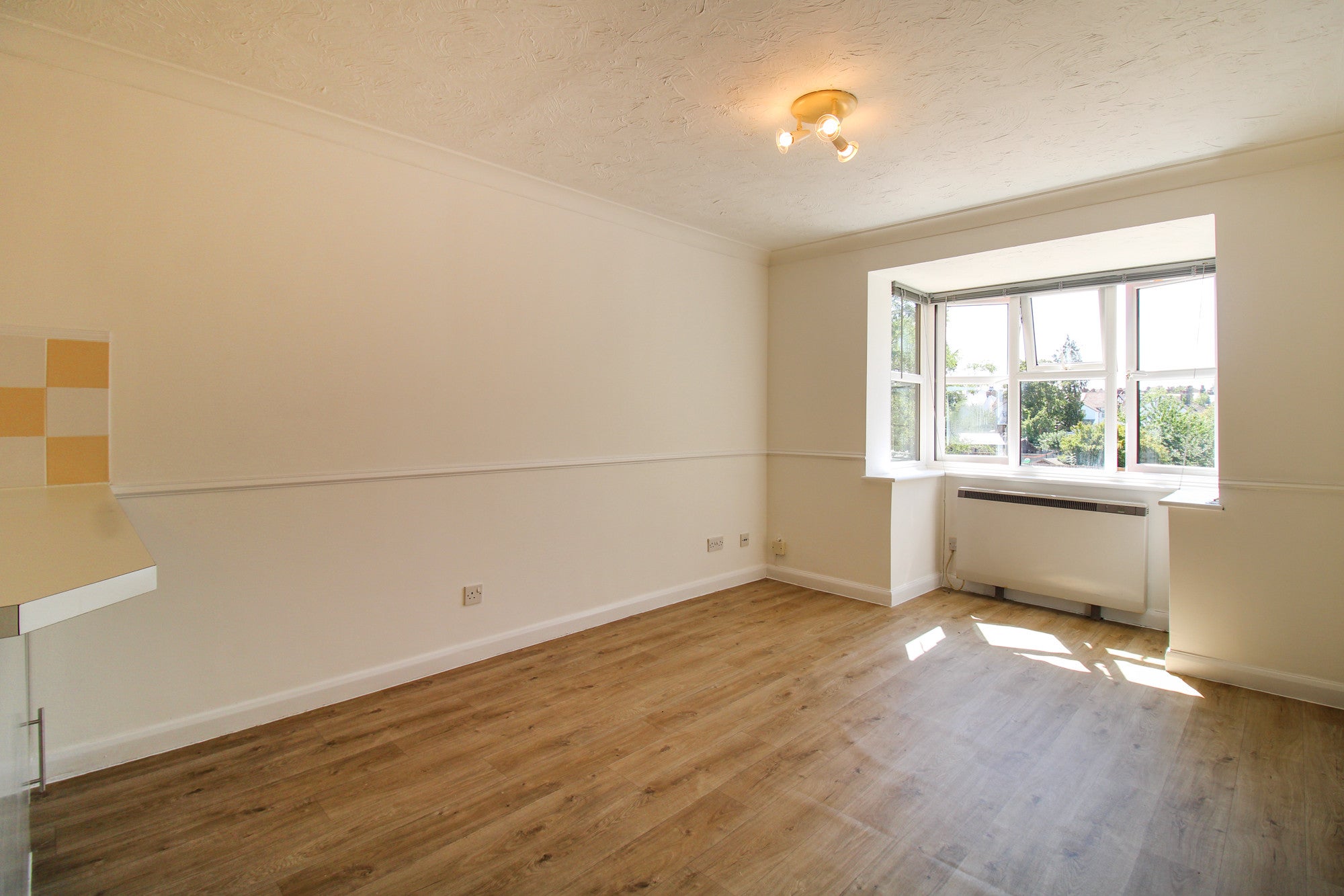 Flat Newport Road in Rushmoor