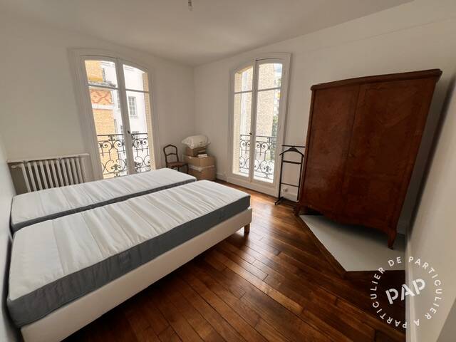 Flat Place du Maréchal de Lattre de Tassigny in Paris