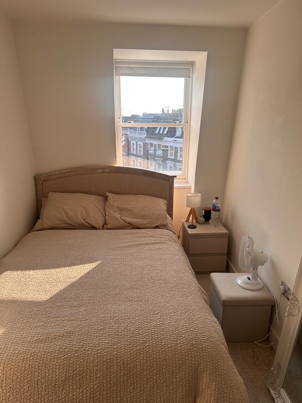 Room North End Road in Greater London