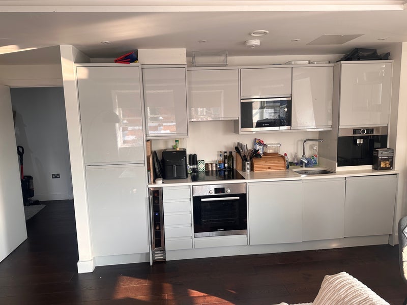Room North End Road in Greater London