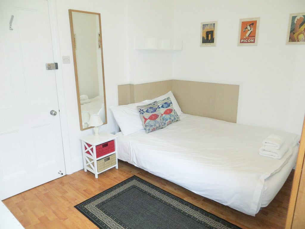 Flat Fulham Palace Road in Greater London