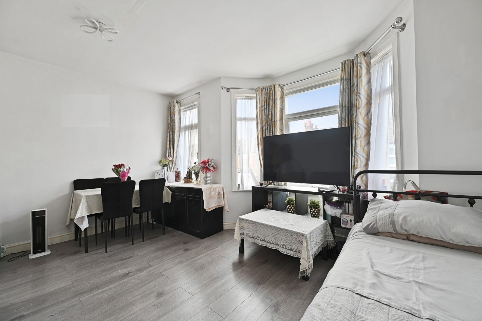 Flat Graham Road in Greater London