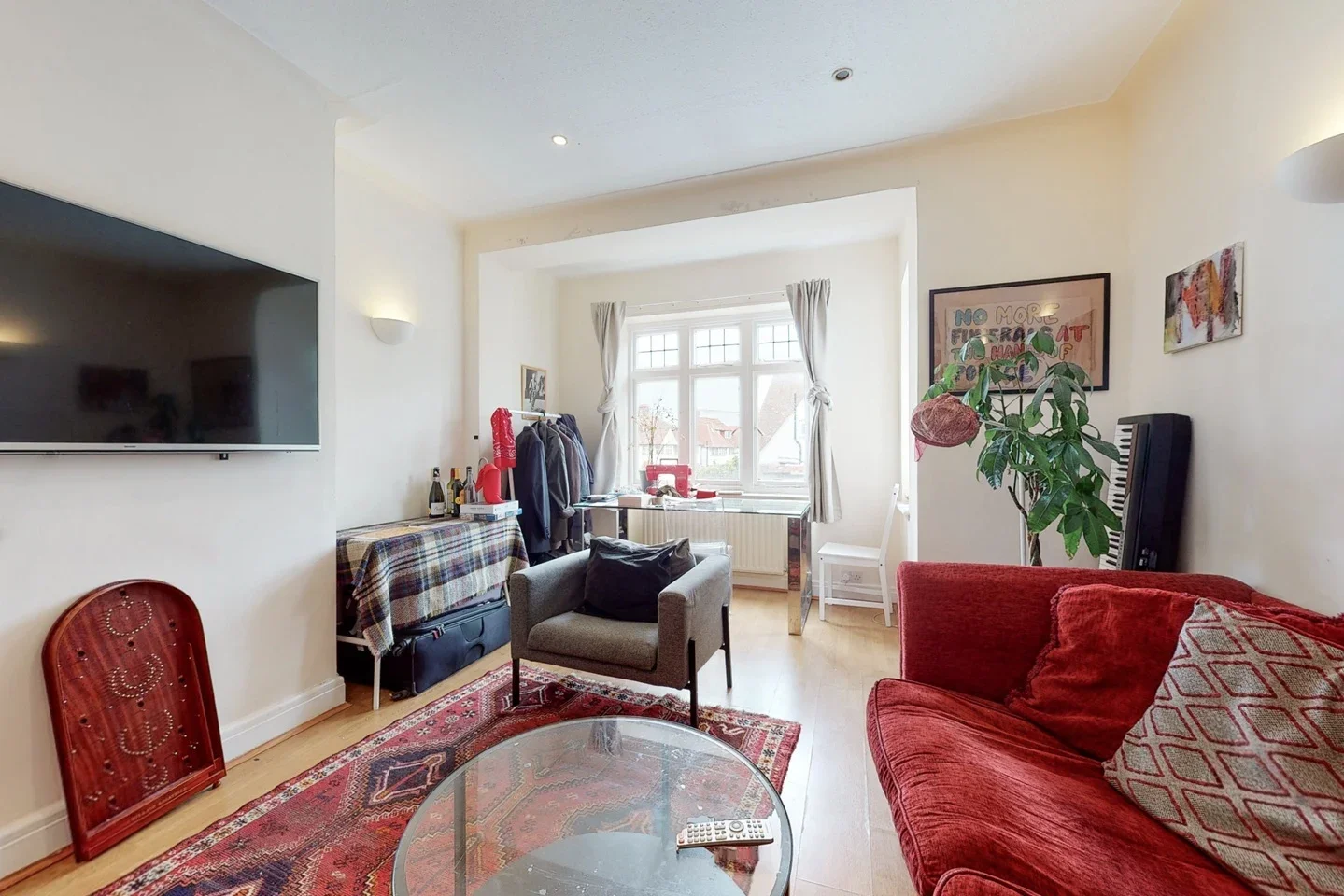 Flat Golders Green Crescent in Greater London