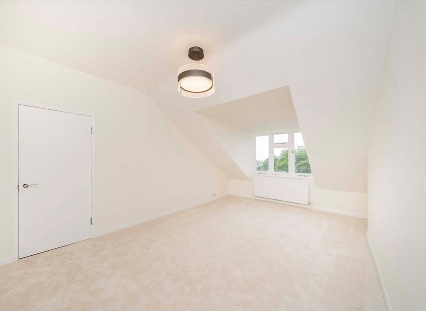 Flat Fellows Road in Greater London