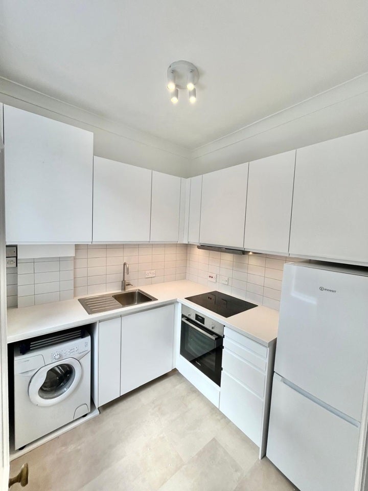 Flat Eliot Park in Greater London