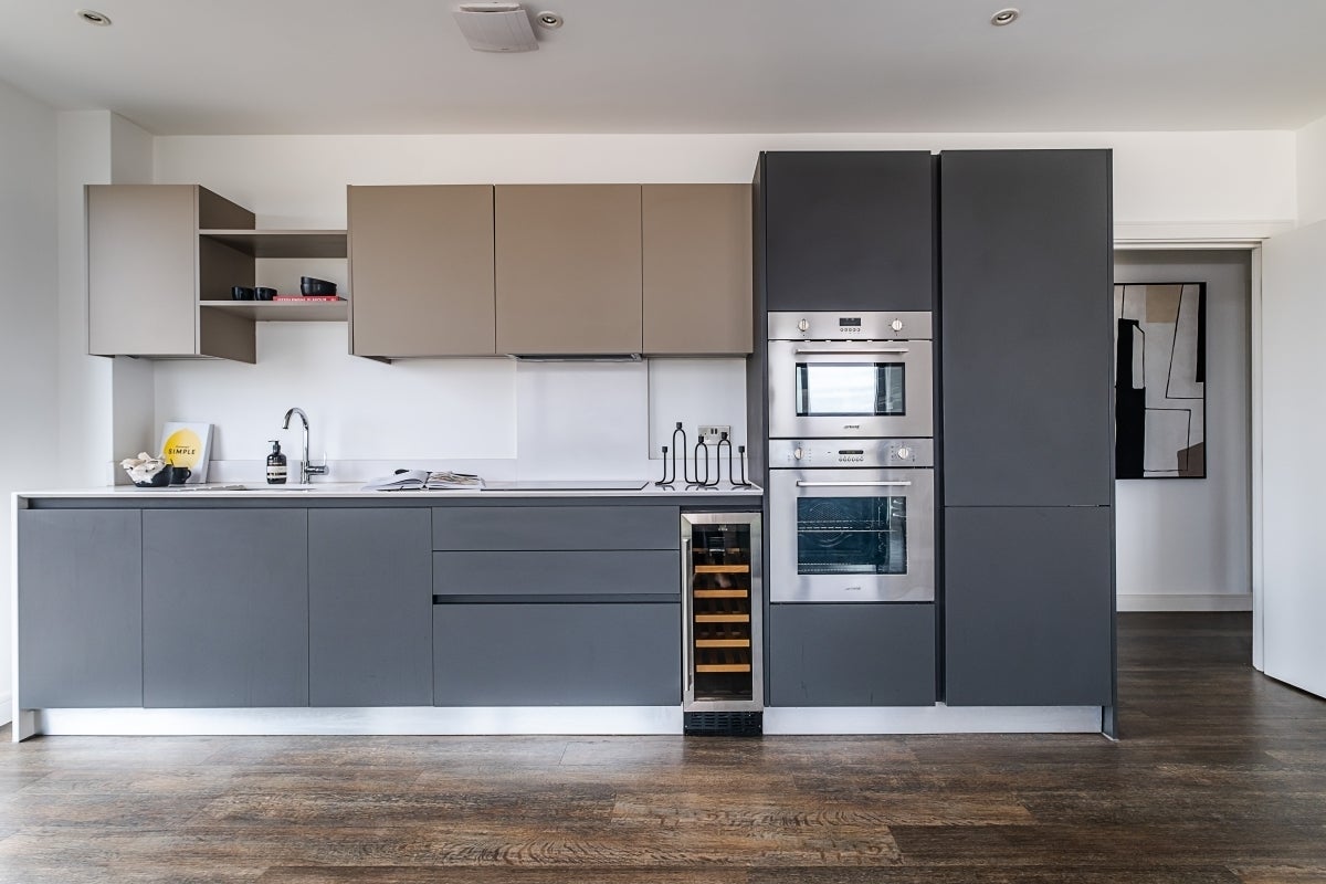 Flat Grafton Road in Greater London