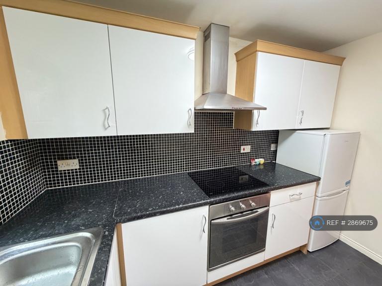 Flat Leyden Court in Glasgow