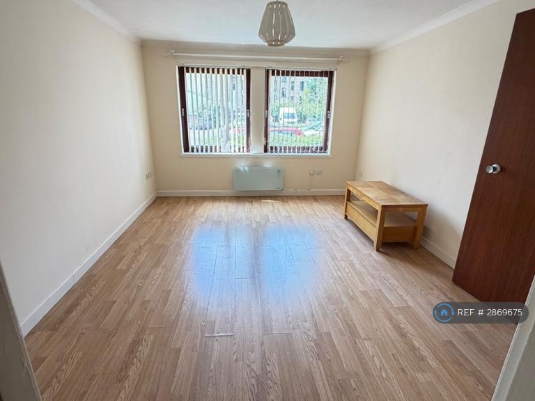 Flat Leyden Court in Glasgow