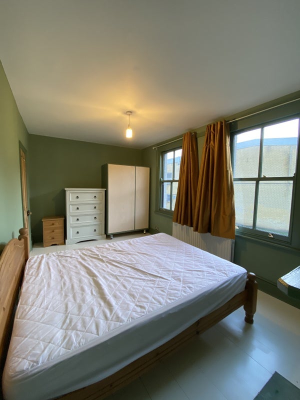 Room Somers Road in Greater London