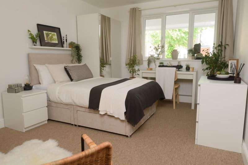 Room Teign Bank Road in Hinckley and Bosworth