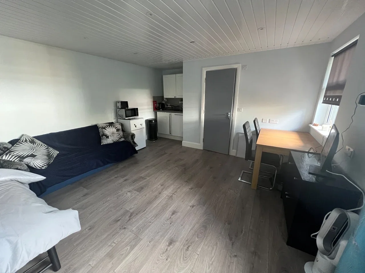 Flat Courtenay Avenue in Greater London