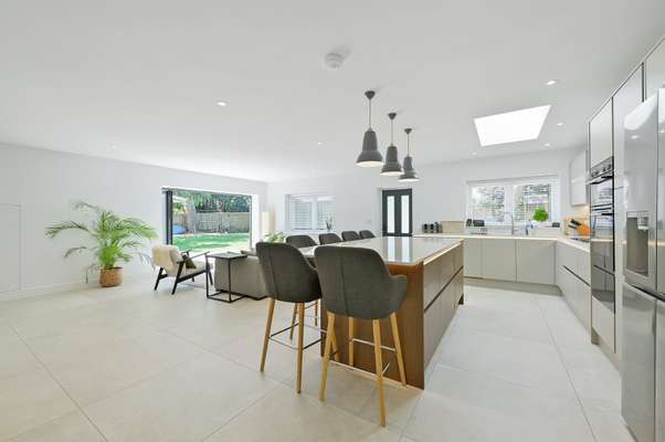 House Lower Cookham Road in Maidenhead
