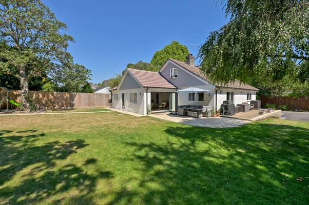 House Lower Cookham Road in Maidenhead