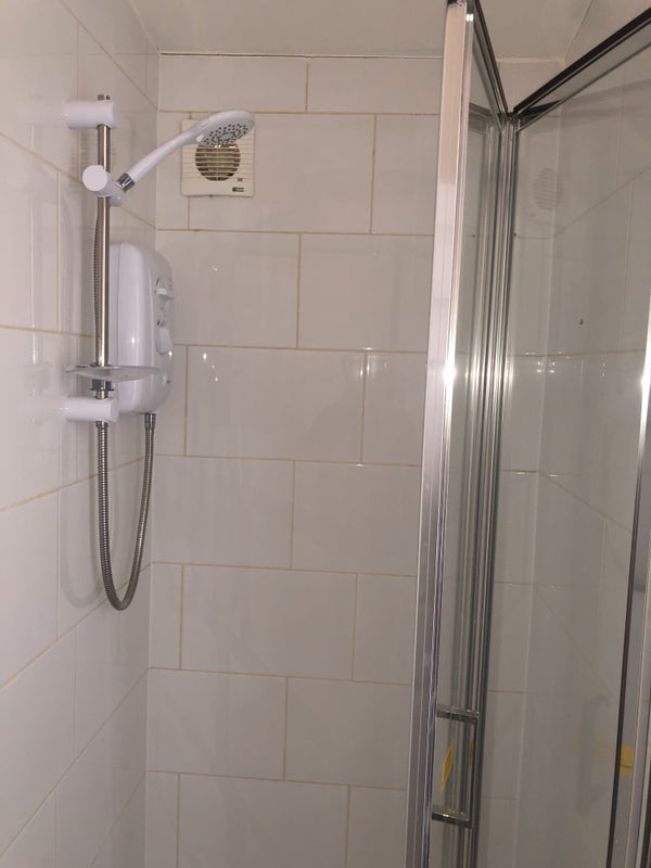 Room Heming Road in Greater London